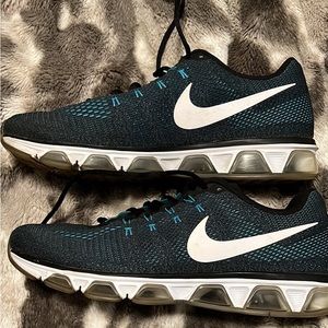 Mens nike sneakers size 12. Good condition.